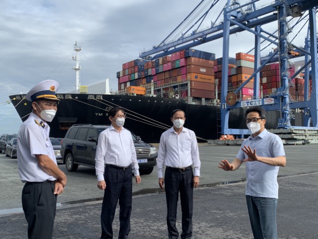 DEPUTY PRIME MINISTER VU DUC DAM CHECKED ON THE COVID19 PANDEMIC PREVENTION & CONTROL PROCEDURE AT TAN CANG - CAI MEP TERMINALS